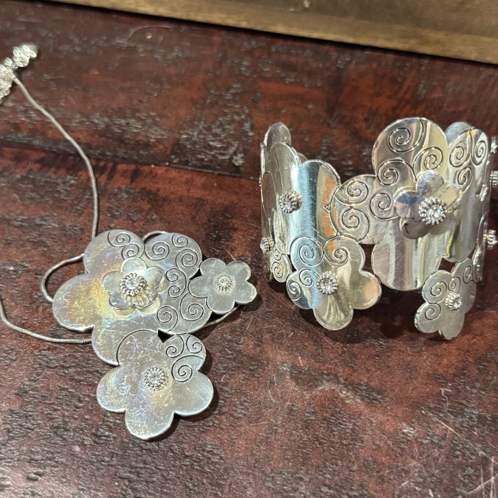 Elegant Silver Floral Jewelry Set